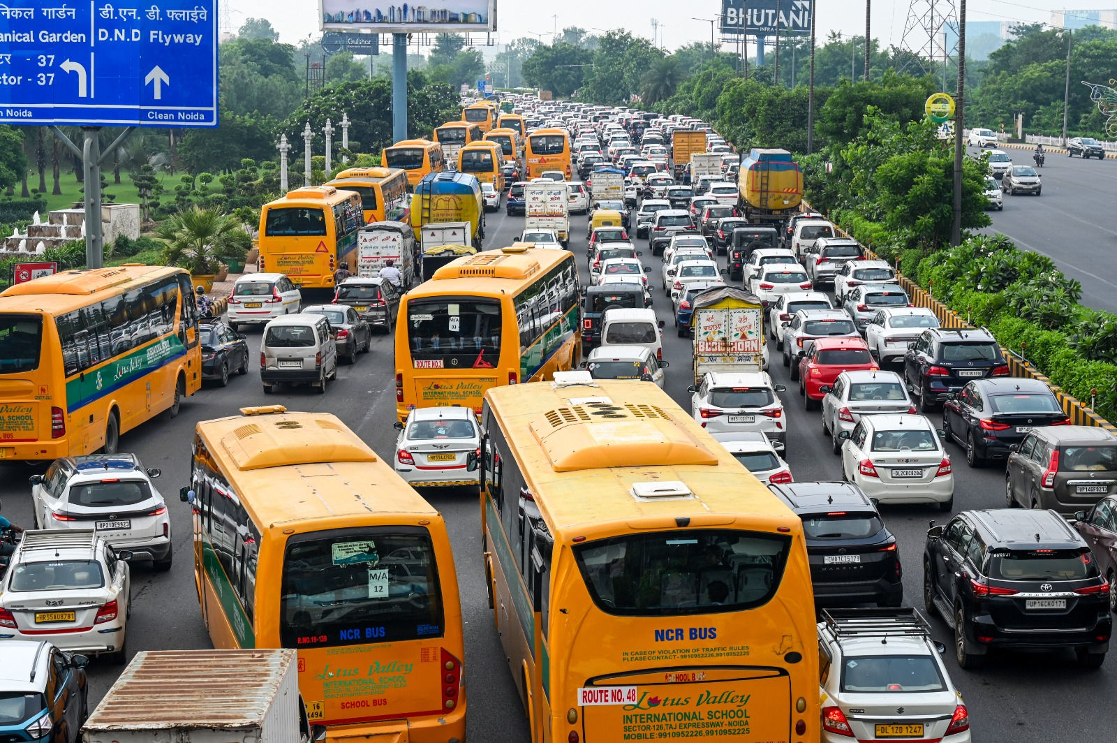 Mumbai Ahmedabad highway gridlock Students on school picnic stranded overnight