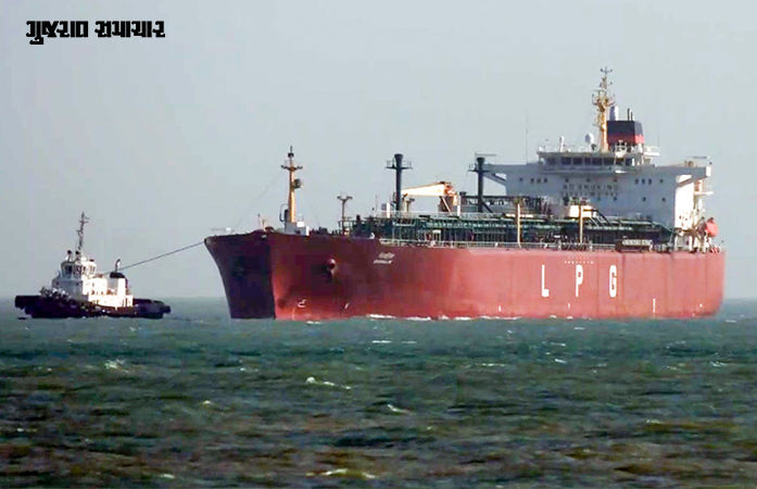 VIDEO | LPG સંકટ વચ્ચે મોટા સમાચાર: 32 લાખ સિલિન્ડર ભરાય એટલો ગેસ લઈને ‘શિવાલિક’ જહાજ ગુજરાત પહોંચ્યું! 1 - image