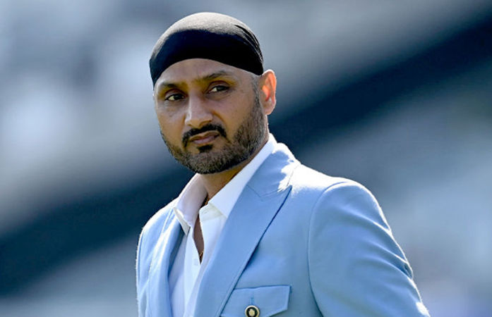 Harbhajan Singh -Shahnawaz Dahani Shakes Hand