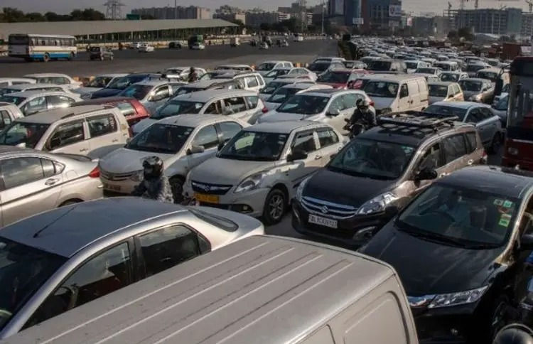 Collision of trucks leads to 5-km traffic jam on Ahmedabad-Mumbai Highway