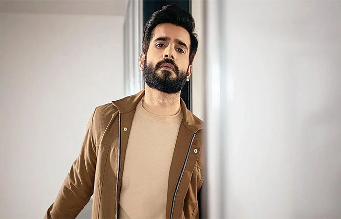 અન્ડરકવર એજન્ટ... કરણ ટેકર! . 1 - image