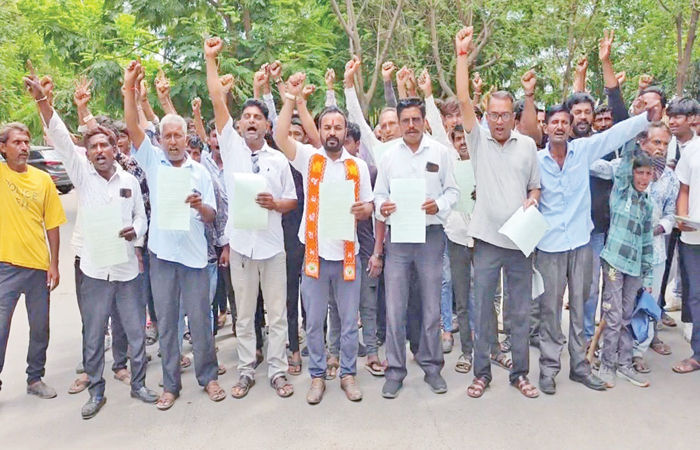 ખેડાના અસલાલી ખાતે નિર્માણ પામી રહેલી રહેણાંક સ્કીમમાં ડેમોગ્રાફિક ફેરફારના આક્ષેપ 1 - image