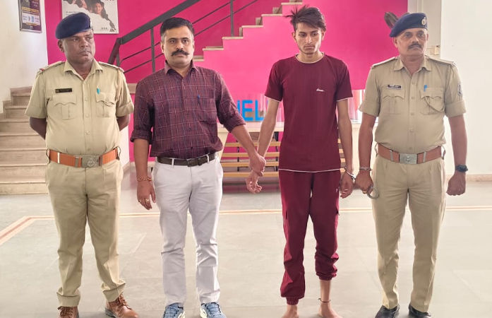 સાણંદ હત્યા કેસનો ગણતરીના કલાકોમાં ભેદ ઉકેલાયો, ગ્રામ્ય LCB એ મોરૈયાથી આરોપીને દબોચ્યો 1 - image