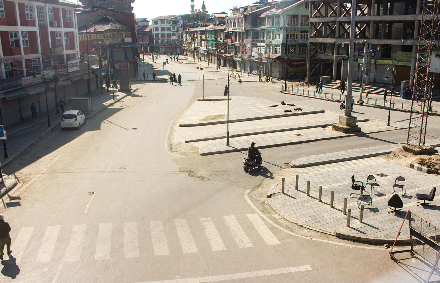 ખામેનેઈના મોત મુદ્દે જમ્મુ-કાશ્મીરમાં હિંસક દેખાવો, ટોળાને વિખેરવા લાઠીચાર્જ, ટિયર ગેસના શેલ છોડ્યા 3 - image