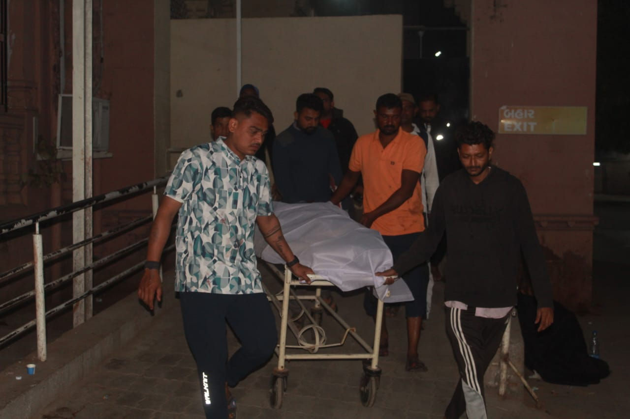 ભાવનગરમાં 'રક્તચરિત્ર': પૈસાની લેતી-દેતીમાં મિત્રો જ બન્યા કાળ, યુવાનની કરપીણ હત્યા 2 - image