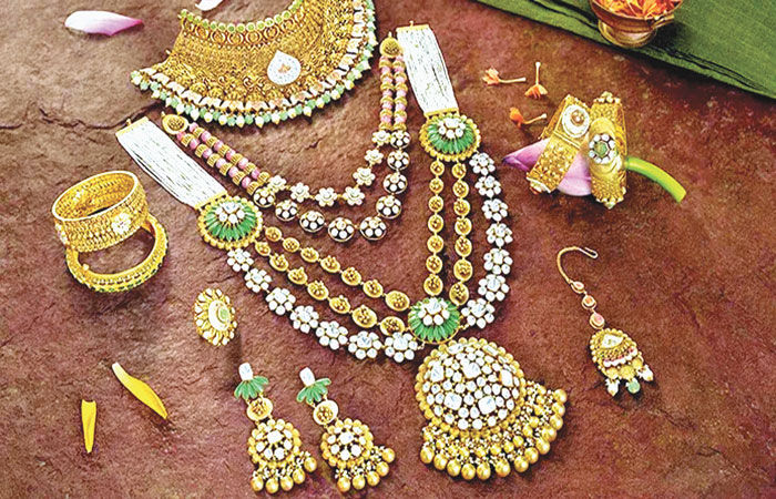 જેમ્સ-જવેલરીની નિકાસ મે મહિનામાં 2.49 ટકા ઘટીને 205 કરોડ ડોલર 1 - image