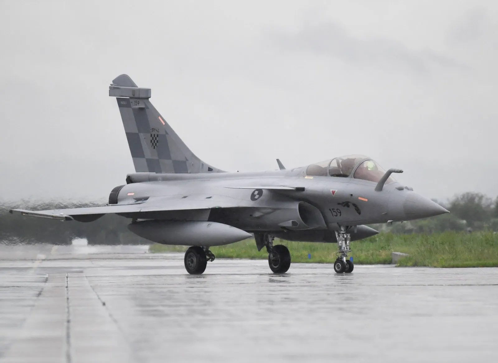 India to ink ₹63,000 cr deal with France for 26 Rafale marine jets