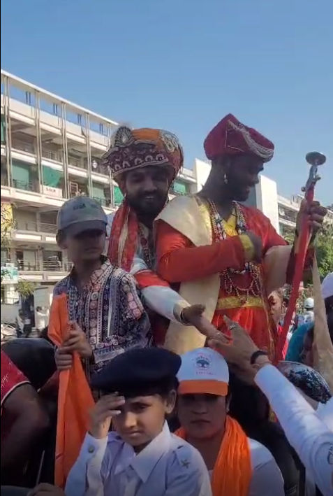 અમદાવાદમાં રંગેચંગે નીકળી રામ નવમીની શોભાયાત્રા, સાંસ્કૃતિક ઝાંખી, કરતબો અને ટેબ્લો આકર્ષણનું કેન્દ્ર 8 - image