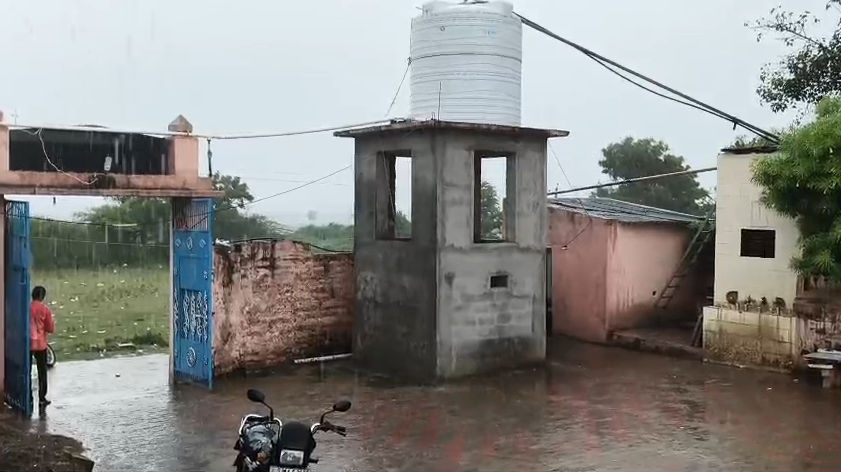 સાવરકુંડલા, ખાંભા અને જાફરાબાદ પંથકમાં મેઘરાજાની ધમાકેદાર એન્ટ્રી: ખેડૂતોમાં ખુશીનો માહોલ 2 - image