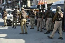 વડોદરાના ધોરણ-10 અને 12ના પરીક્ષા કેન્દ્રો પર 1000થી વધુ પોલીસ,4 કે તેથી વધુ ભેગા થવા પર પ્રતિબંધ 1 - image