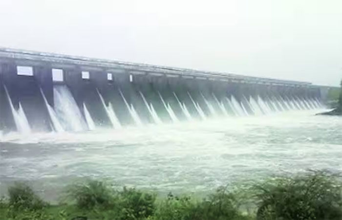 સૌરાષ્ટ્રનો સૌથી મોટો ડેમ થયો ઓવરફ્લો, 20 દરવાજા 1 ફૂટ ખોલ્યા, 17 ગામોને કરાયા ઍલર્ટ 1 - image