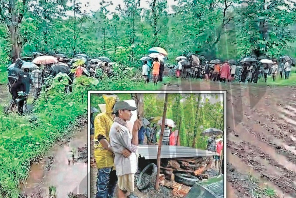 Gujarat’s tribal village awaits basic necessities Villagers carry body 2 km on washed roads for final rites