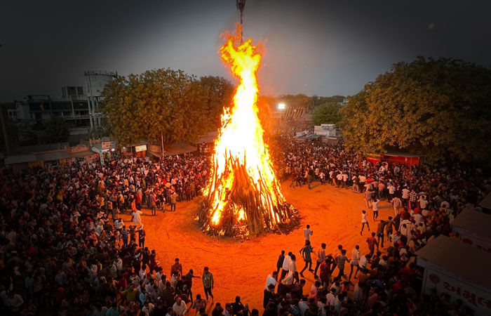 હોળી પર્વ : હોલિકા દહન કરવા પાછળનું શું છે કારણ? જાણો પૌરાણિક અને વૈજ્ઞાનિક મહત્ત્વ 1 - image