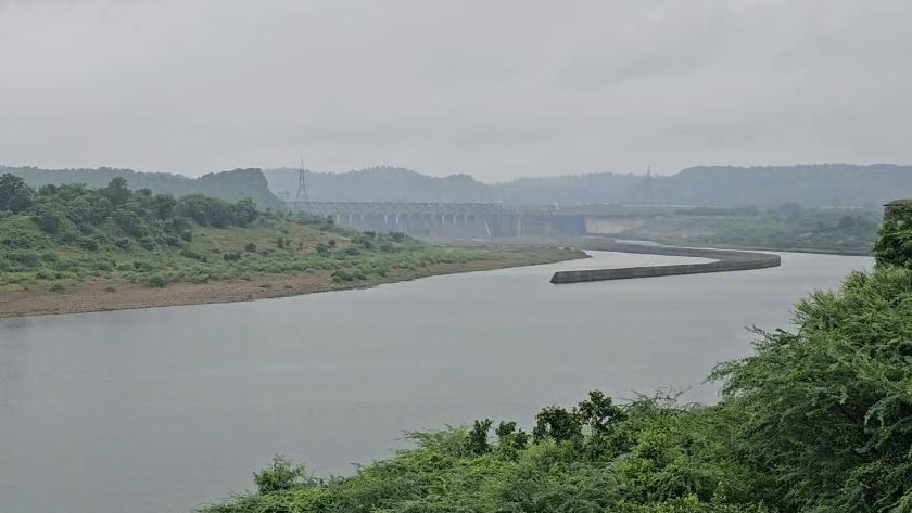 મહીસાગર જિલ્લાના કડાણા ડેમમાં જળસ્તર વધ્યું, 120 મેગાવોટ વીજળીનું ઉત્પાદન શરૂ 3 - image