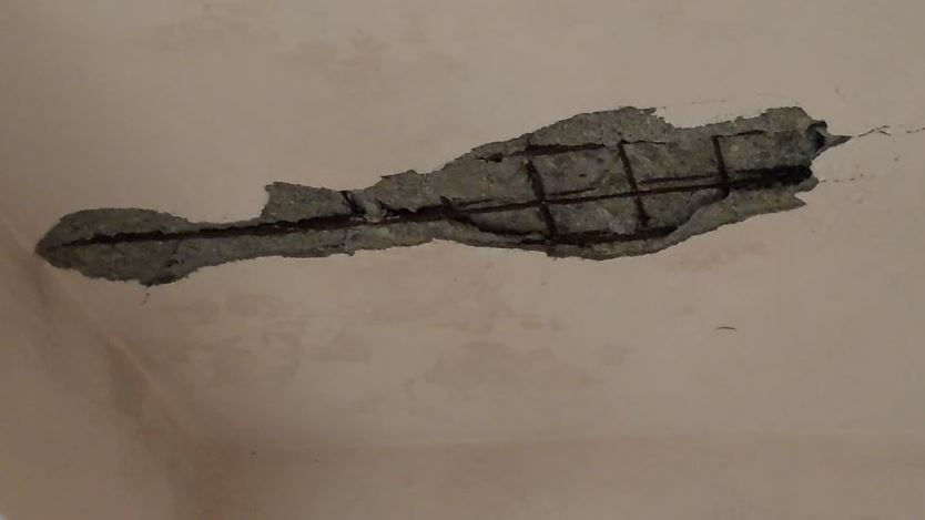 અમરેલીના ઢૂંઢિયા પીપળીયા ગામની શાળાને તાળાબંધી કરી વાલીઓ બાળકોને લઈ ગયા, સ્કૂલ ખંડેર બની હોવાનો આક્ષેપ 3 - image