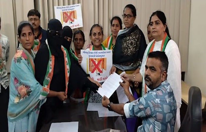 જામનગર શહેર મહિલા કોંગ્રેસ દ્વારા બિહારના મુખ્યમંત્રીના મુસ્લિમ યુવતીના હિજાબ ખેંચવાના મામલે વિરોધ પ્રદર્શન 2 - image