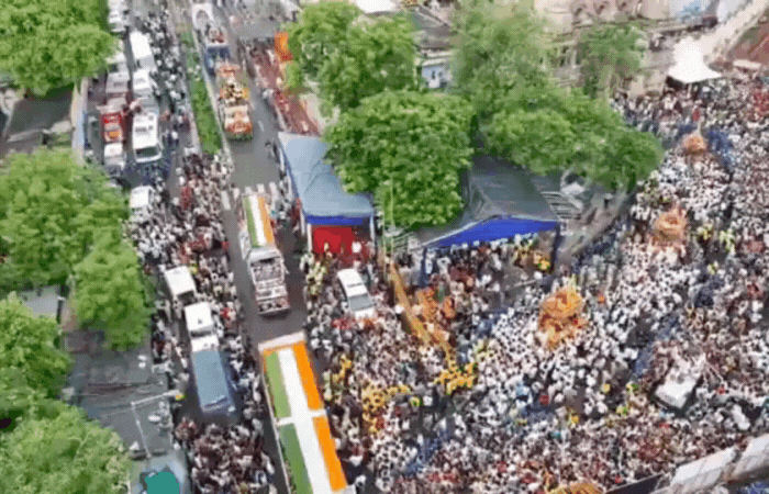 અમદાવાદમાં 148મી રથયાત્રા સંપન્ન: નગરચર્યા બાદ ત્રણેય રથ નિજ મંદિર પરત ફર્યા 8 - image