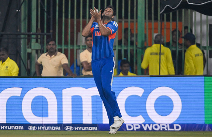 Srikkanth slams Shivam Dube's Bowling