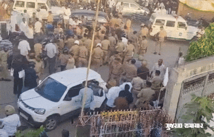 VIDEO: બોટાદના હડદડની ખેડૂત મહા પંચાયતમાં મહાસંગ્રામ: પોલીસ પર પથ્થરમારો, અનેકની અટકાયત 3 - image