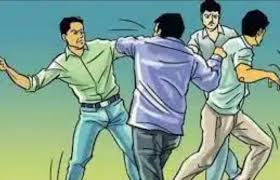 મોડીરાતે પાણીગેટ દરવાજા પાસે જાહેરમાં મારામારી કરી હંગામો 1 - image