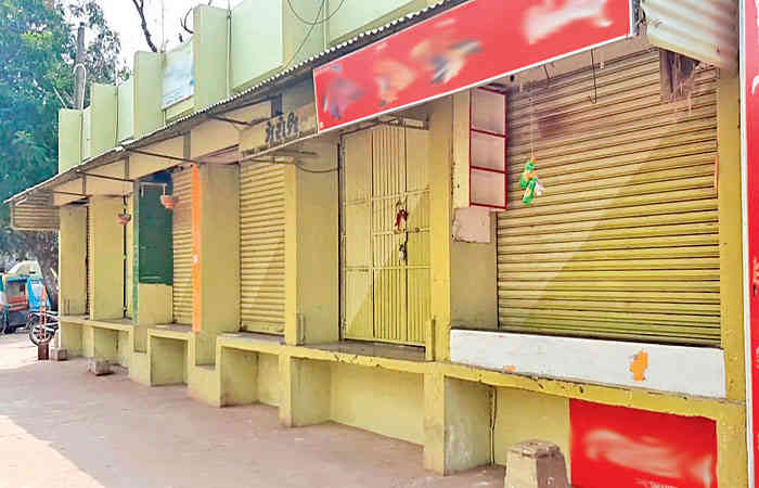 ધર્મજ ગામમાં બપોરના 12 વાગ્યા બાદ સ્વયંભૂ લોકડાઉનનો પ્રારંભ 1 - image