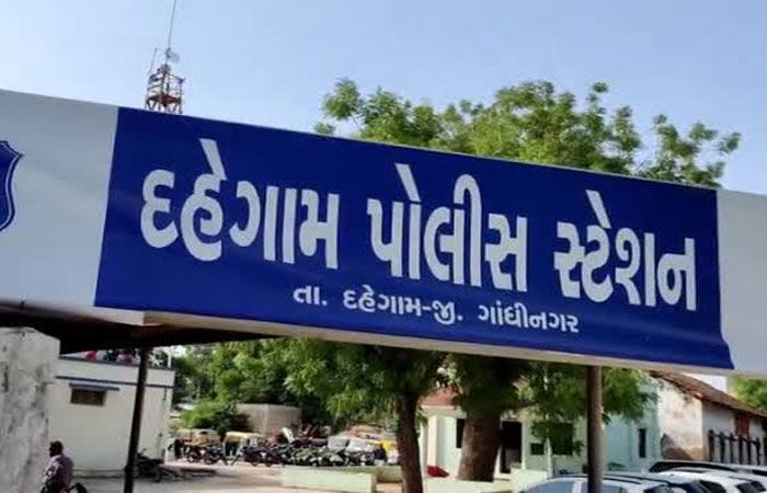 ઘરેથી પ્રતિબંધિત ચાઈનીઝ દોરીનું વેચાણ કરતા વેપારીને ઝડપી લેવાયો 2 - image