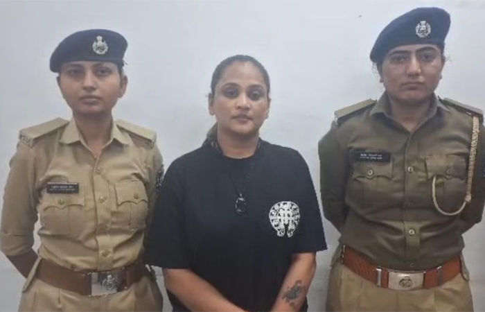 હવે કીર્તિને ફરજ રૂકાવટના ગુનામાં હાજર થવા પોલીસની નોટિસ 1 - image