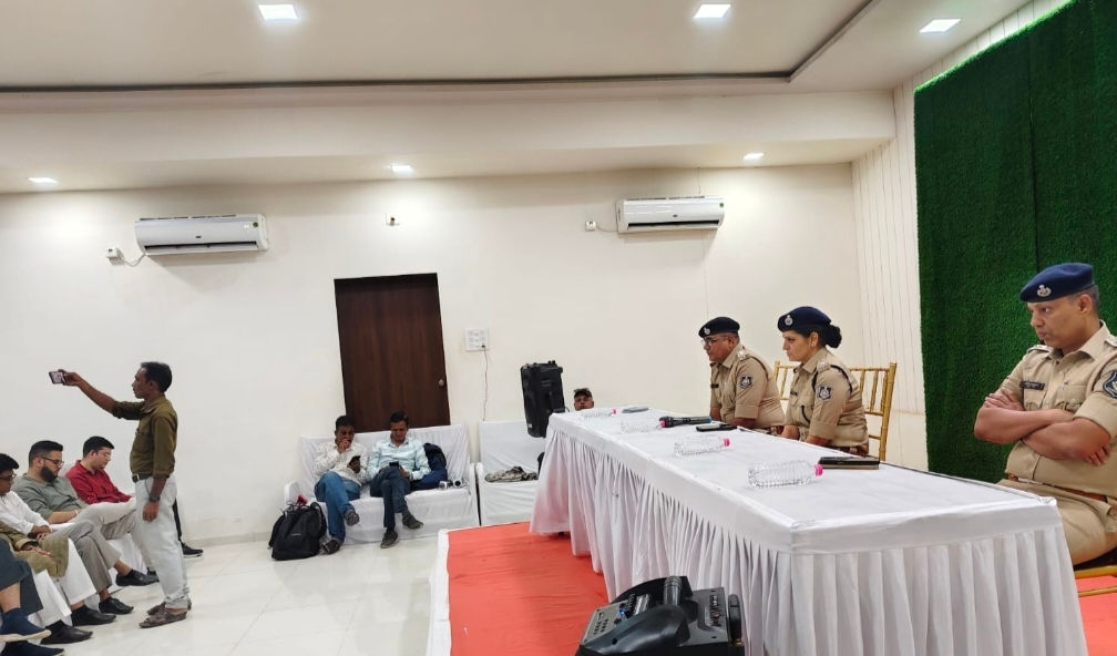 દિવાળીના તહેવારોમાં જ્વેલર્સ,આંગડિયા,વેપારીને કિંમતી ચીજાેની હેરાફેરી માટે પોલીસ રક્ષણ અપાશે 2 - image