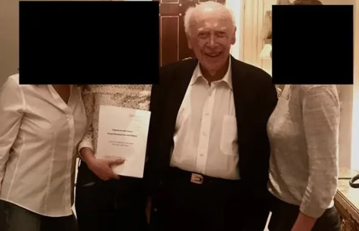 DNA સ્ટ્રક્ચરની શોધ કરનારા નોબેલ વિજેતા એપસ્ટિન ફાઈલ્સમાં! 3 યુવતી સાથે મહેલમાં જોવા મળ્યા 2 - image