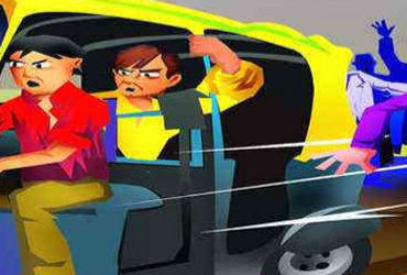 રિક્ષા ચાલકે છરી બતાવીને રાજકોટના યુવક પાસેથી રૃા.૭૮૦૦ લૂંટી લીધા 1 - image