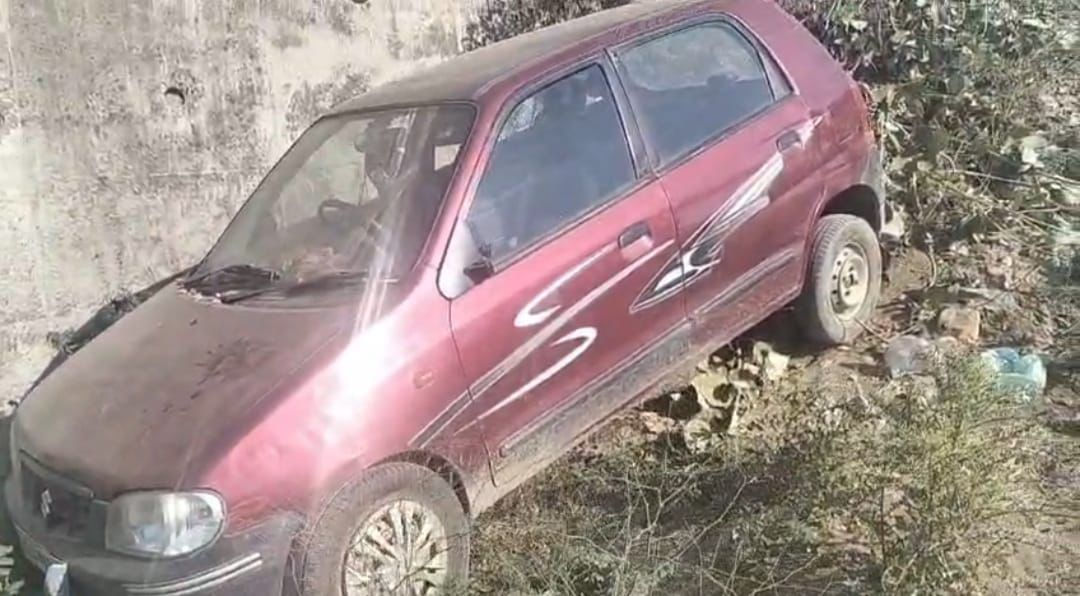 ધ્રાંગધ્રા-સુરેન્દ્રનગર હાઈવે પર અકસ્માત, ભારદ ગામના પાટીયા પાસે કાર પુલ નીચે ખાબકતા 2ને ઈજા 2 - image