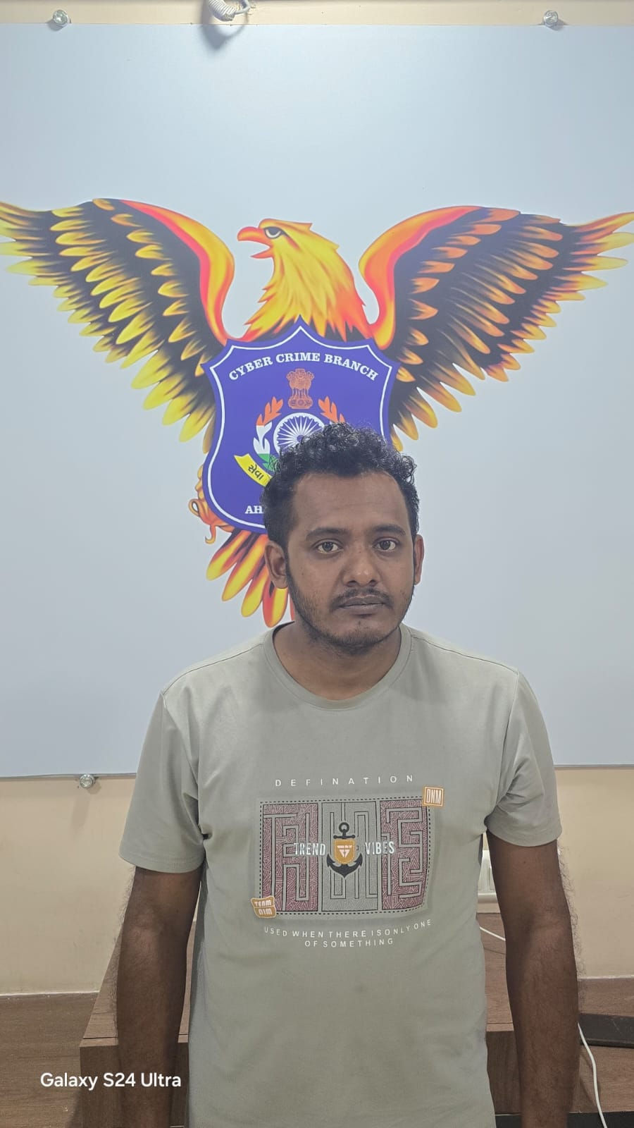 અમદાવાદ ક્રાઈમ બ્રાન્ચને મોટી સફળતા, બોમ્બથી ઉડાવી દેવાના ધમકીભર્યા મેઈલ કરતાં આરોપીની ધરપકડ 2 - image