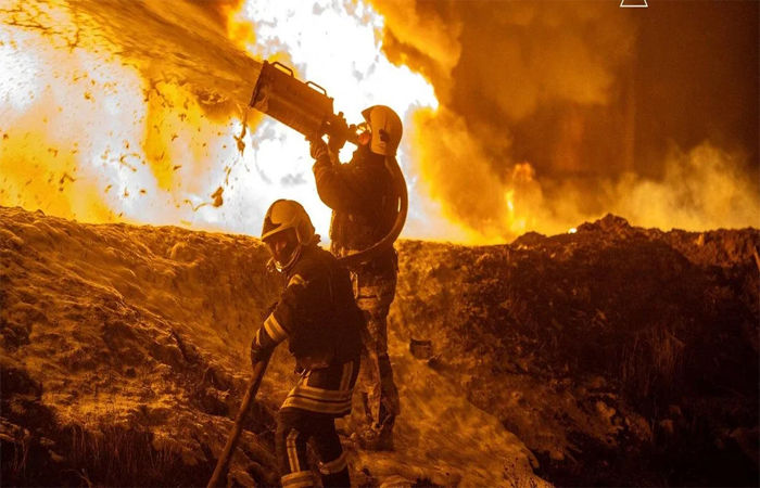 યુક્રેનના હુમલાથી રશિયાનાં કાળા સમુદ્રનાં પોર્ટ પર આગ લાગી 1 - image