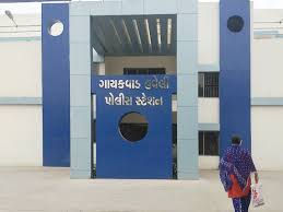 એક જ પરિવારના ત્રણ સભ્યોએ વૃદ્ધનીે માથામાં પાઇપના ફટકા મારી હત્યા કરી 2 - image