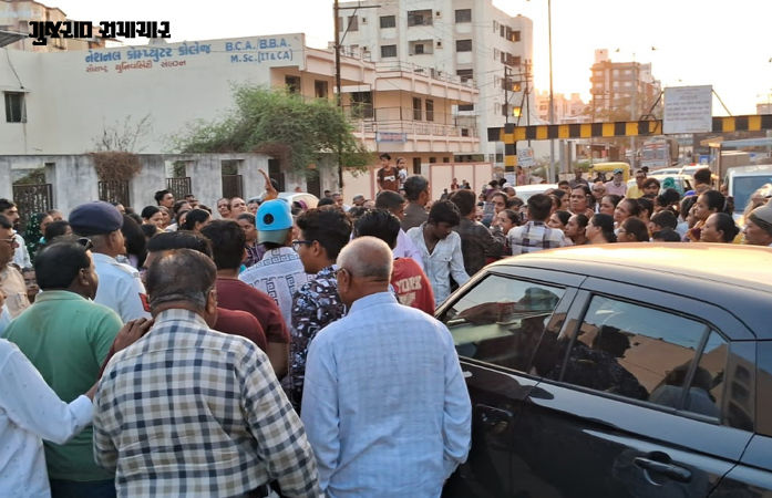 કોન્ટ્રાક્ટર કામ અધૂરું મૂકી છૂમંતર, જનતા પરેશાન! જામનગરમાં સત્યમ કોલોની અંડરબ્રિજ નજીકના ખરાબ રસ્તા મુદ્દે સ્થાનિકોનો હલ્લાબોલ 1 - image