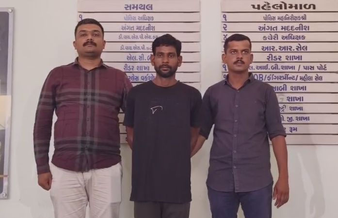 અમદાવાદ: ધોળકામાં મિત્રએ જ મિત્રનું ગળું કાપ્યું, પોલીસે ગણતરીના કલાકોમાં ભેદ ઉકેલ્યો 1 - image
