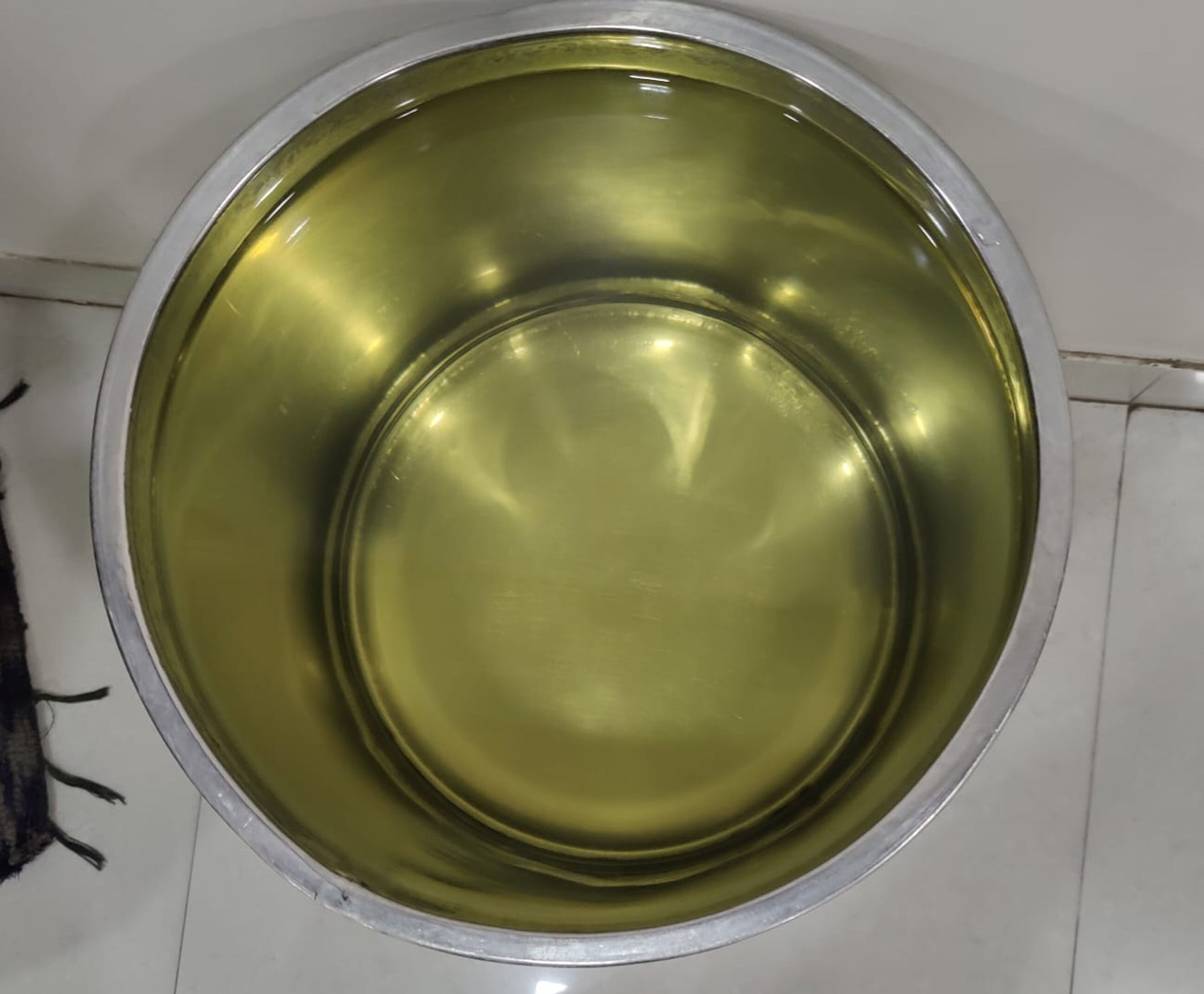 બકરાવાડી વિસ્તારમાં પીળા રંગનું પીવાનું પાણી મળતાં રોગચાળાનો ભય 1 - image