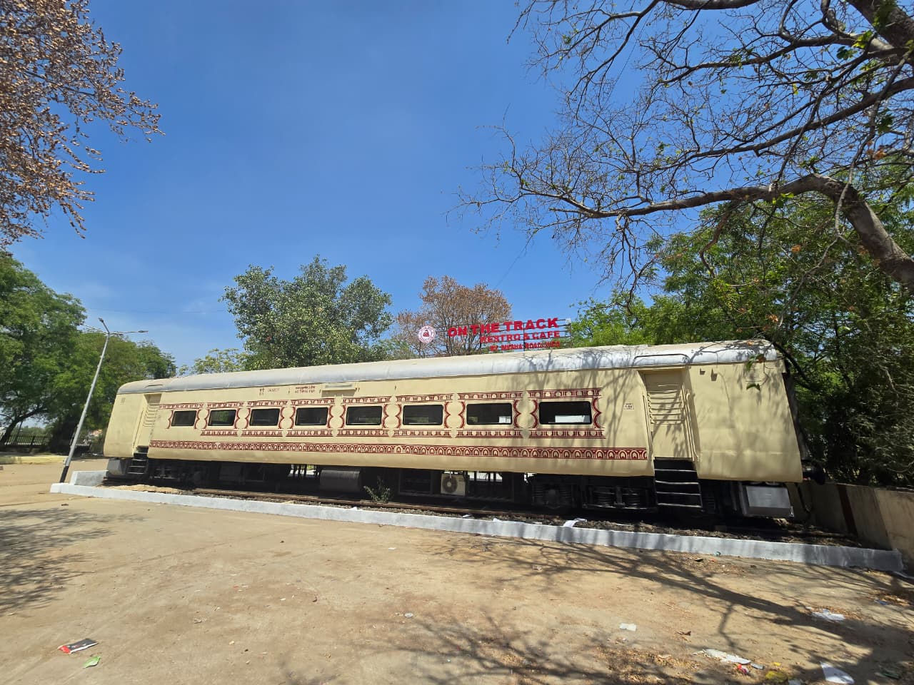 અમદાવાદીઓ માટે સારા સમાચારઃ ભોપાલ-આંબલી સ્ટેશન પર શરૂ થશે 'રેલ કોચ રેસ્ટોરન્ટ', 64 લોકો બેસી શકશે 3 - તસવીર