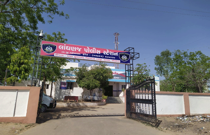લાંઘણજ પોલીસ મથકના લોકઅપમાં રખાયેલા પાંચ આરોપી કોરોનામાં સપડાયા | Five accused who were kept in the lockup of Langhanj police station fell into a corona - Gujarat Samachar