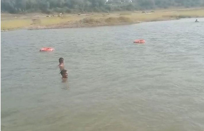 મહીસાગર નદીમાં નહાવા પડેલા 4 વિદ્યાર્થીઓ ડૂબ્યા, 2 નાં મોત 1 - image