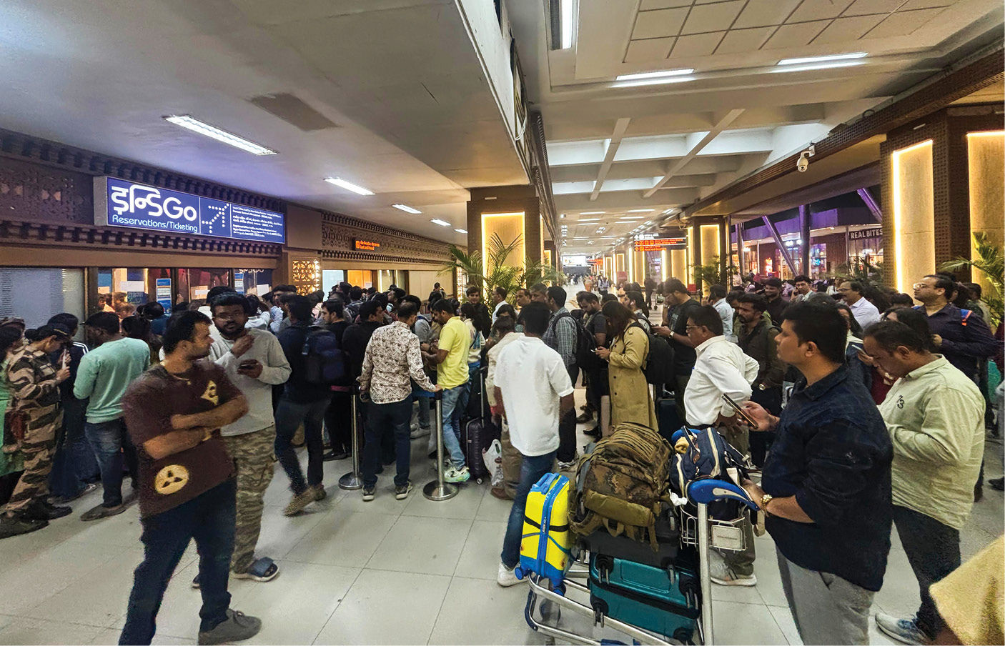 ઇન્ડિગોની મુશ્કેલી વધી! તાત્કાલિક રિફંડ આપવા સરકારનો આદેશ, સુપ્રીમ કોર્ટમાં PIL 4 - image