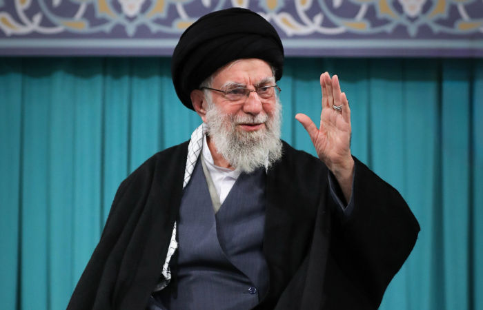 બંકરમાં સુપ્રીમ લીડર અને દરિયામાં અમેરિકી જહાજો: શું ઈરાન પર તોળાઈ રહ્યો છે મહાયુદ્ધનો ખતરો? 1 - image