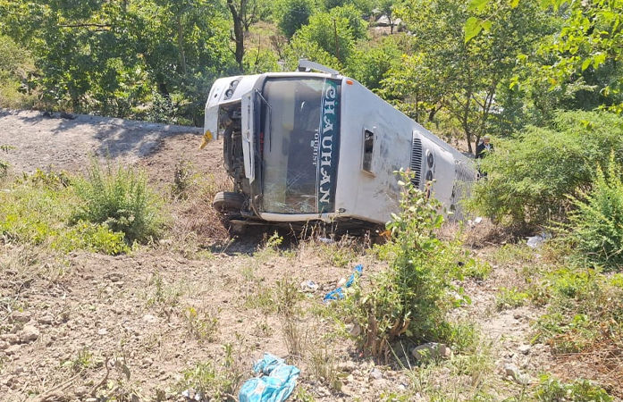 ઉત્તરાખંડના કુંજાપુરીમાં ખીણમાં બસ ખાબકી, 5 શ્રદ્ધાળુના મોત, ગુજરાતના હોવાની આશંકા 1 - image