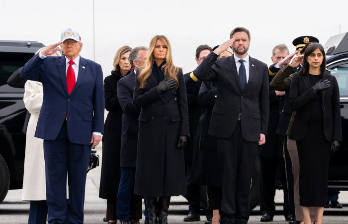 ટ્રમ્પના લગ્ન જીવનમાં ભંગાણની અટકળો, એપસ્ટિન ફાઈલ્સ અંગે ફર્સ્ટ લેડી મેલેનિયાની પહેલી પ્રતિક્રિયા 4 - image