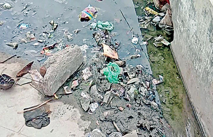 કઠલાલના લસુન્દ્રામાં ઠંડા- ગરમ પાણીના કુંડ પાસે જ ગંદકી જોઈ પર્યટકો વ્યથિત 1 - image