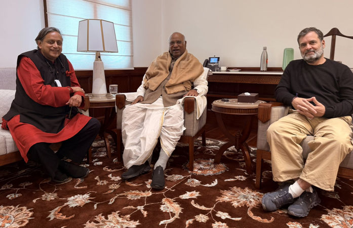 કોંગ્રેસમાં આંતરિક ખેંચતાણ સમાપ્ત! શશી થરૂરની રાહુલ ગાંધી અને ખડગે સાથે બેઠક, જુઓ શું કહ્યું 1 - image