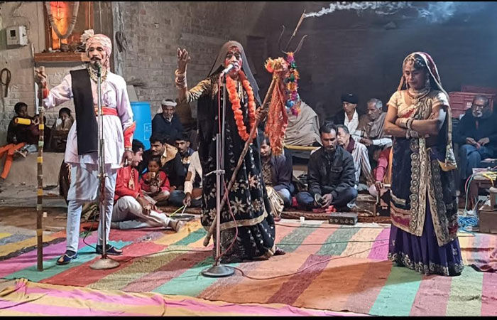 રંગભૂમિની માતા સમાન ભવાઇ કળા લુપ્ત થવાના આરે 1 - image