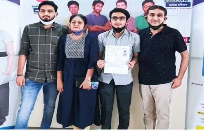 ભાવનગરની વિવિધ વિદ્યા સંકુલના તેજસ્વી તારલાઓએ JEE માં મેદાન માર્યું 1 - image