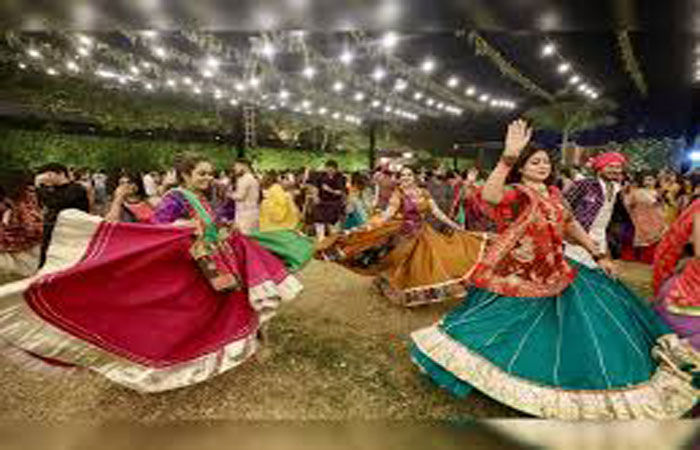 ઘૂમવાનું ભણતરઃ મુંબઈમાં ગરબા રમવાની પહેલી પરીક્ષા યોજાઈ 1 - image