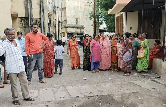 શહેરમાં અનેક વિસ્તારોમાં પ્રાથમિક સુવિધા મુદ્દે લોકો પરેશાન 5 - image
